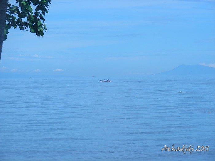 Море на севере Бали, пляж Ловина
