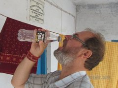 Как пьют воду в Индии