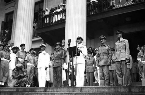 Л.Маунтбэттен на митинге в освобожденном Сингапуре, 1945 г.